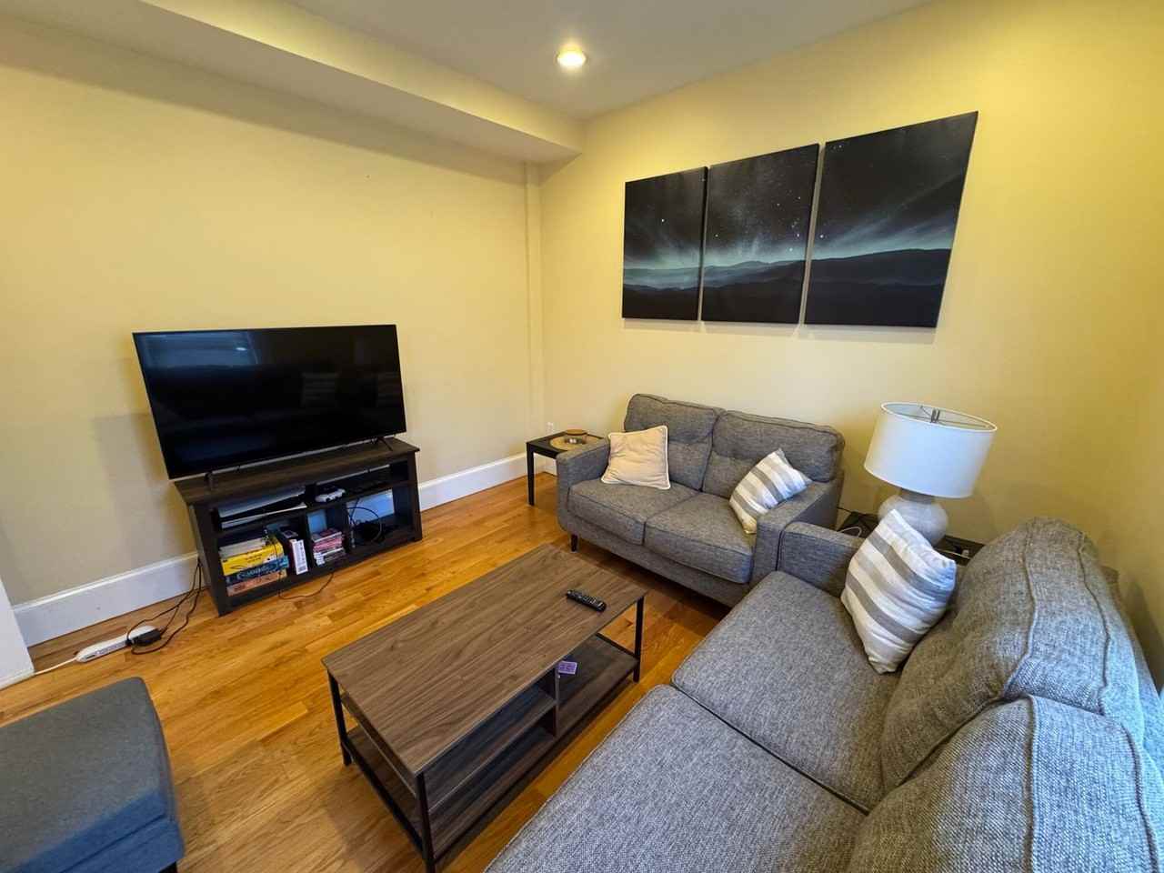 208 Holland St - Photo 7 of 22