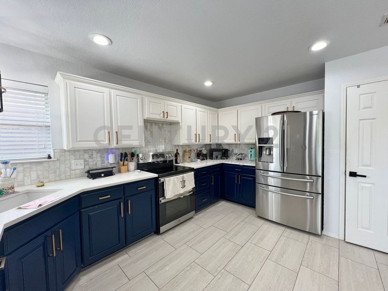 717 Ridgehill Dr - Photo 3 of 16