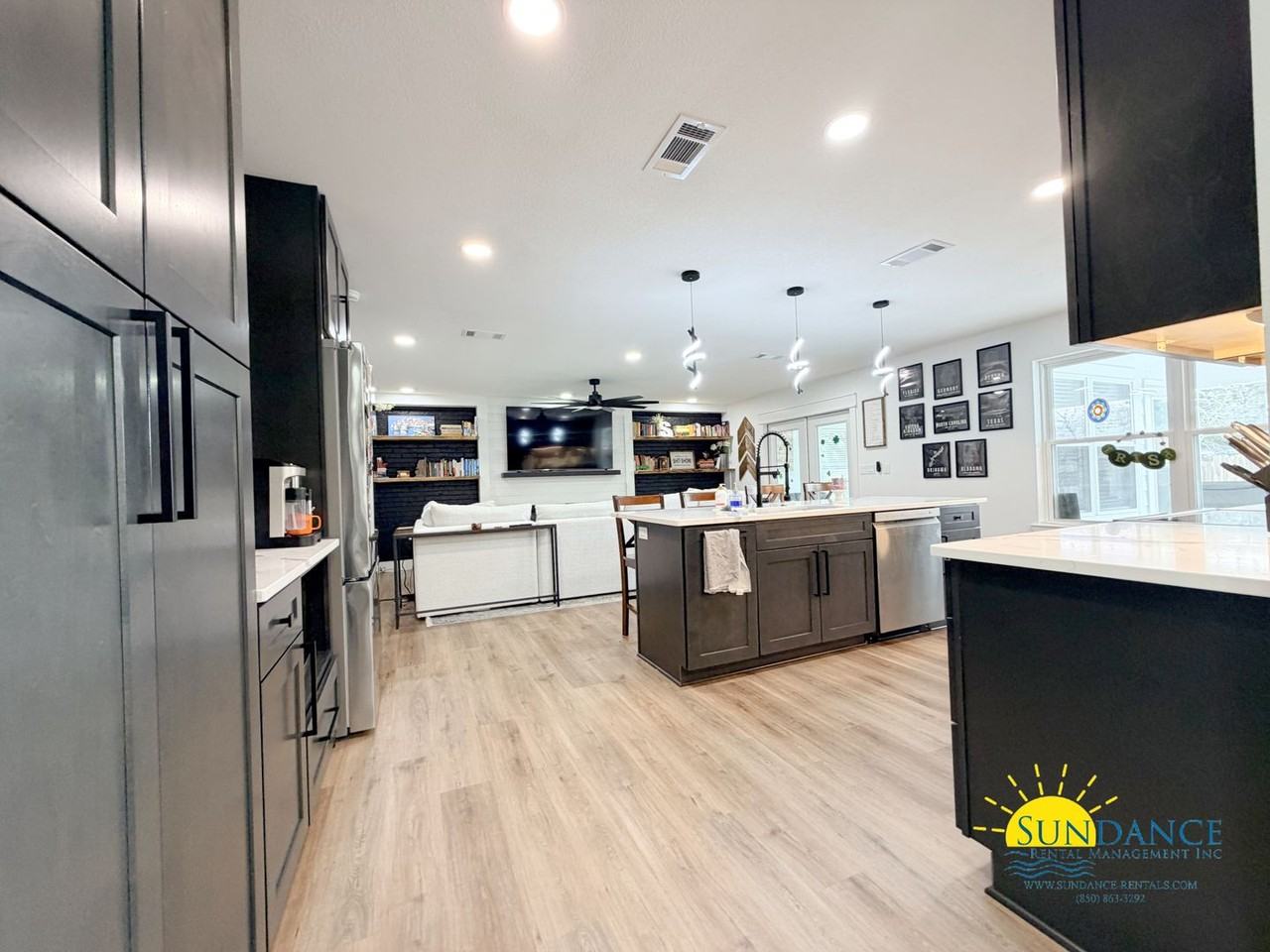 618 Country Club Ave Ne - Photo 4 of 40