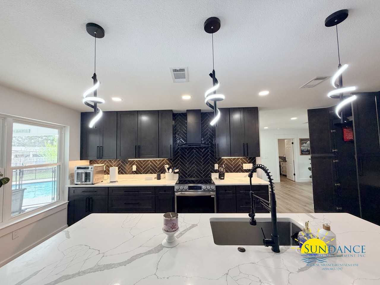 618 Country Club Ave Ne - Photo 5 of 40