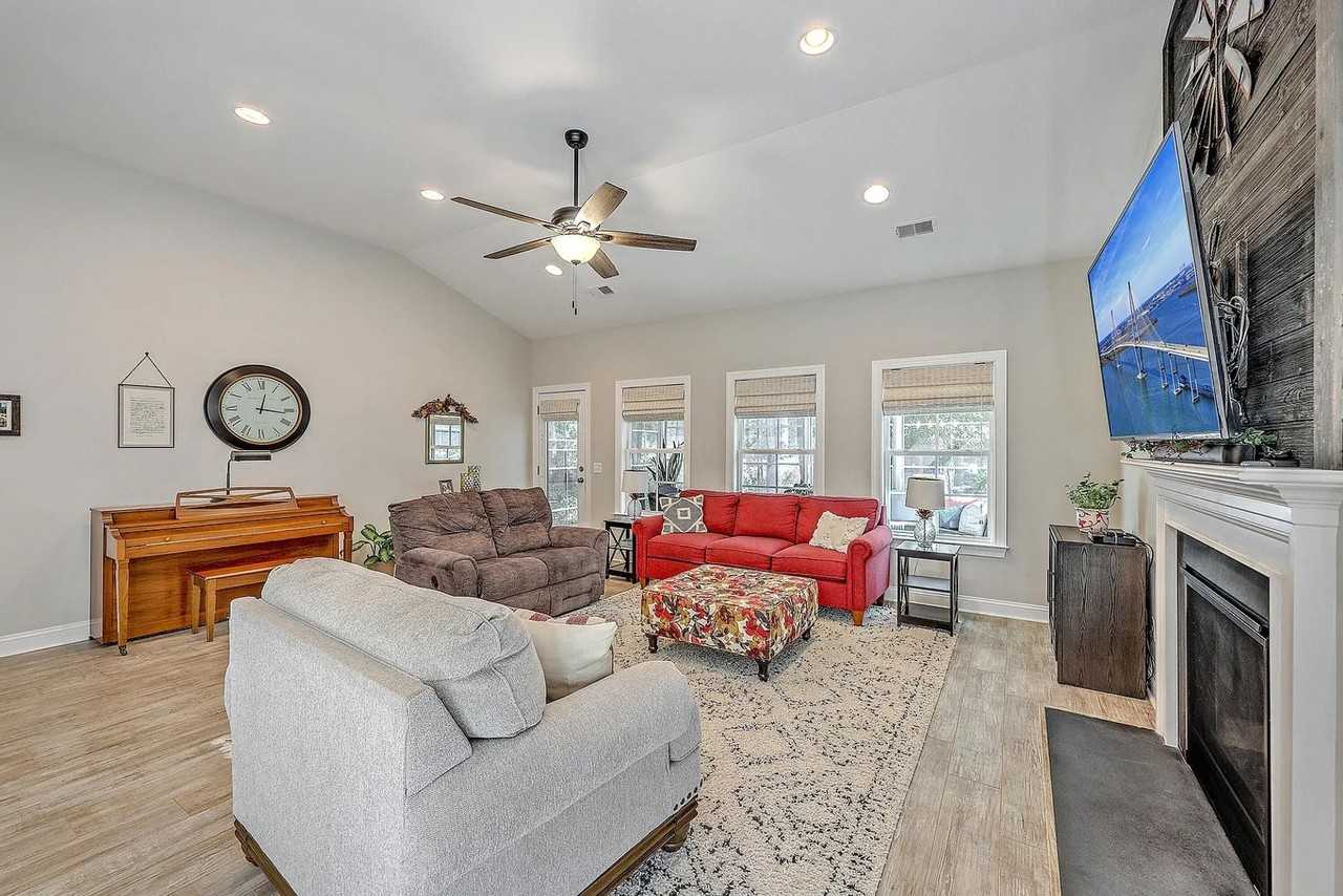 1044 Pigeon Pt - Photo 6 of 41