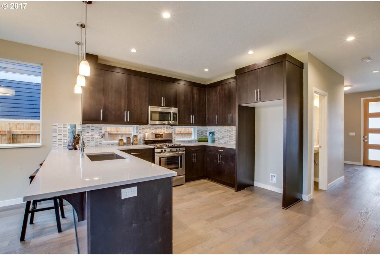 7219 N Richards St - Photo 4 of 29