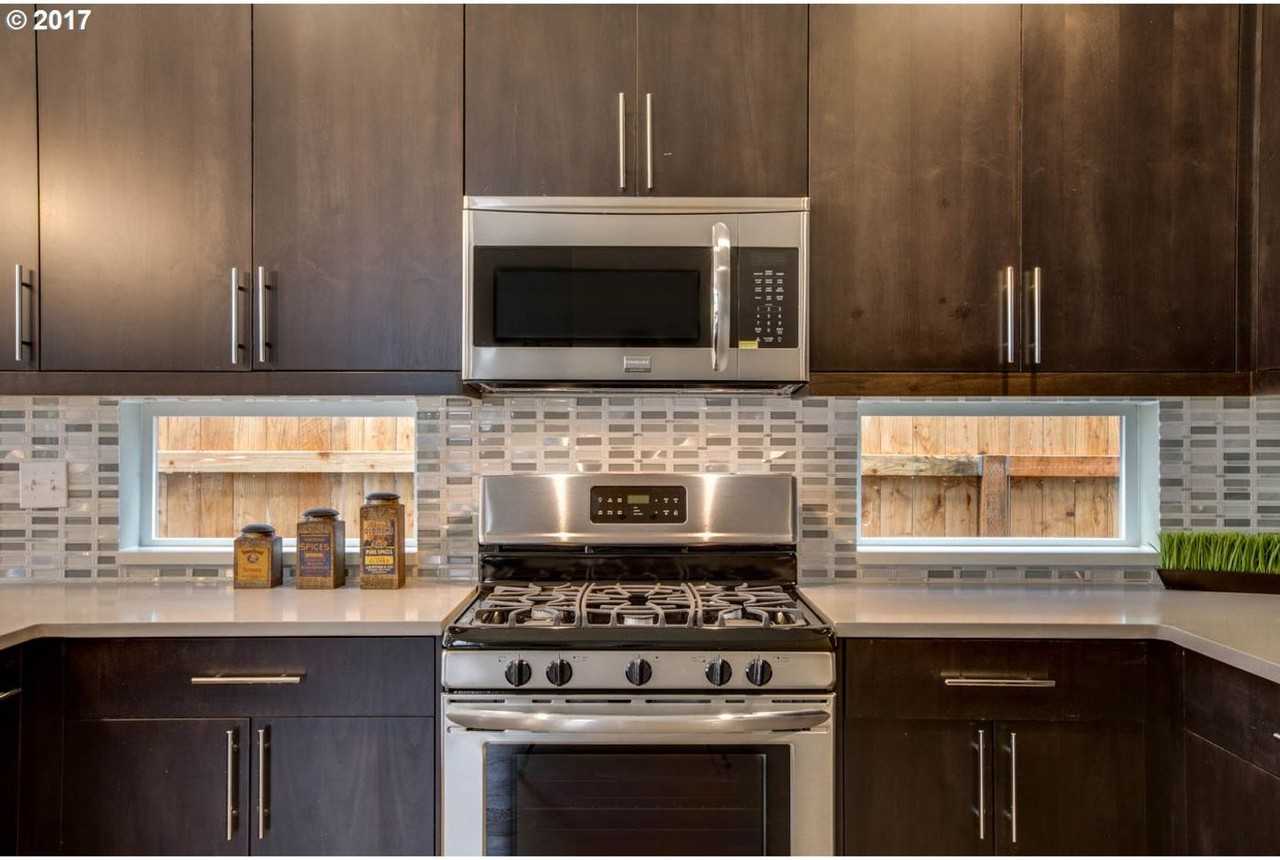 7219 N Richards St - Photo 5 of 29