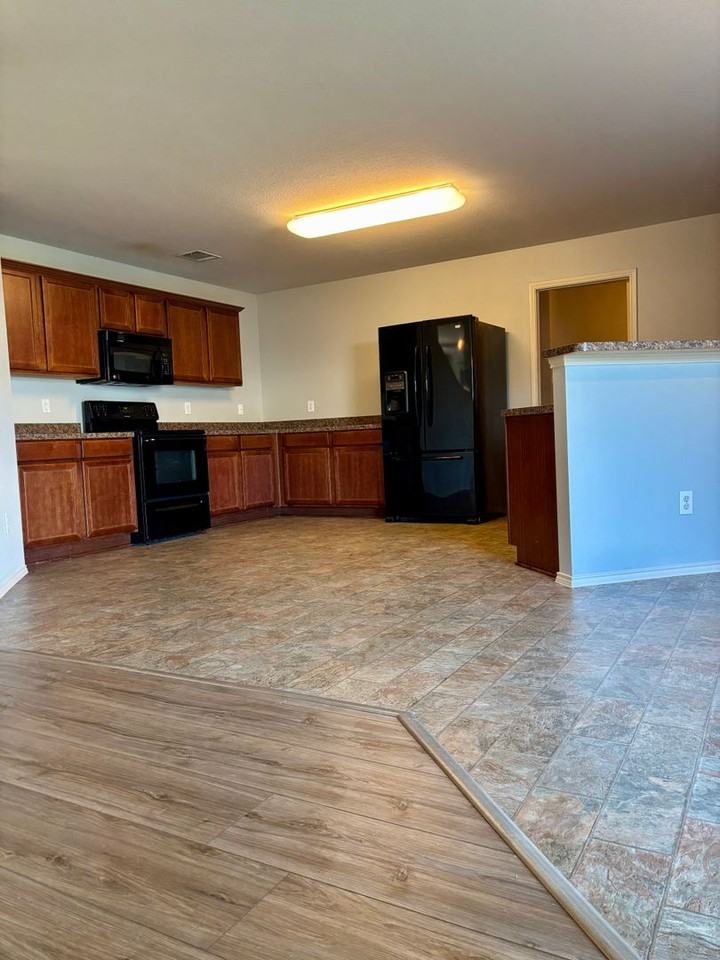 9625 Polk Ave - Photo 6 of 19