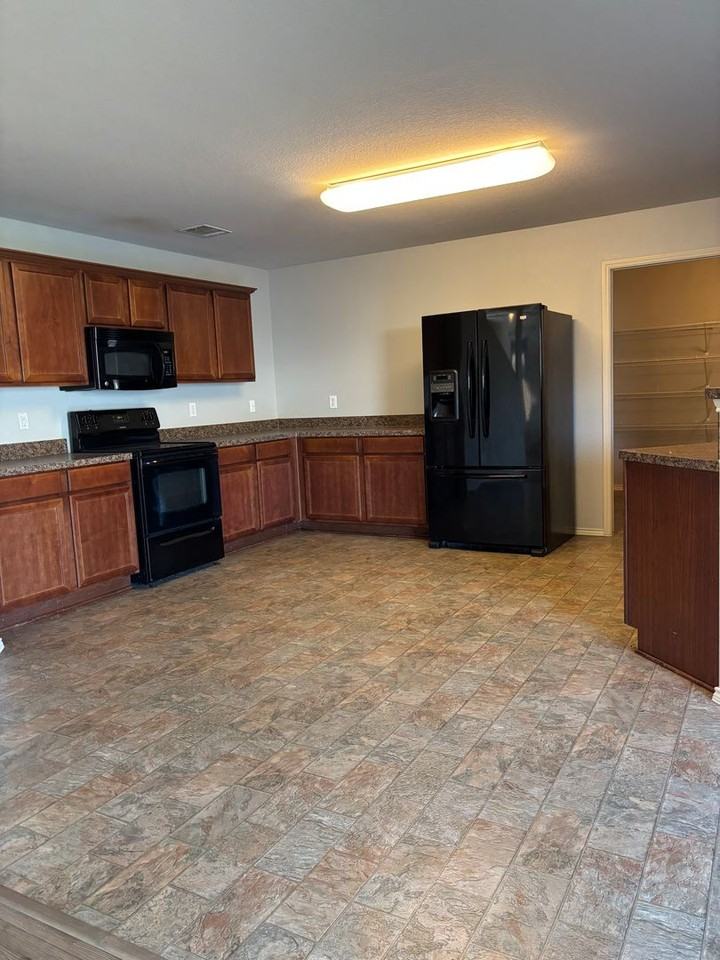 9625 Polk Ave - Photo 7 of 19