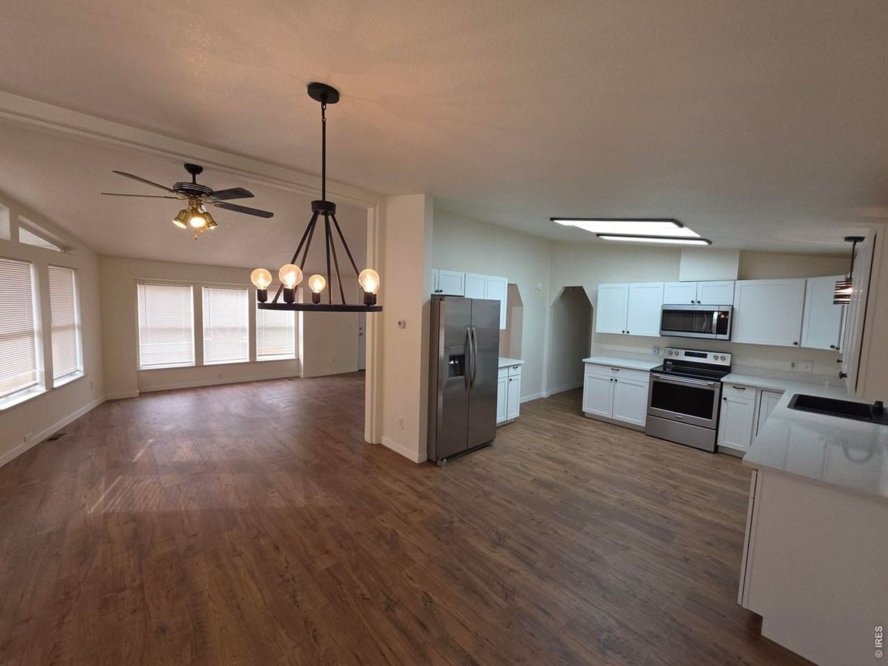 401 Gateway Ave - Photo 2 of 19