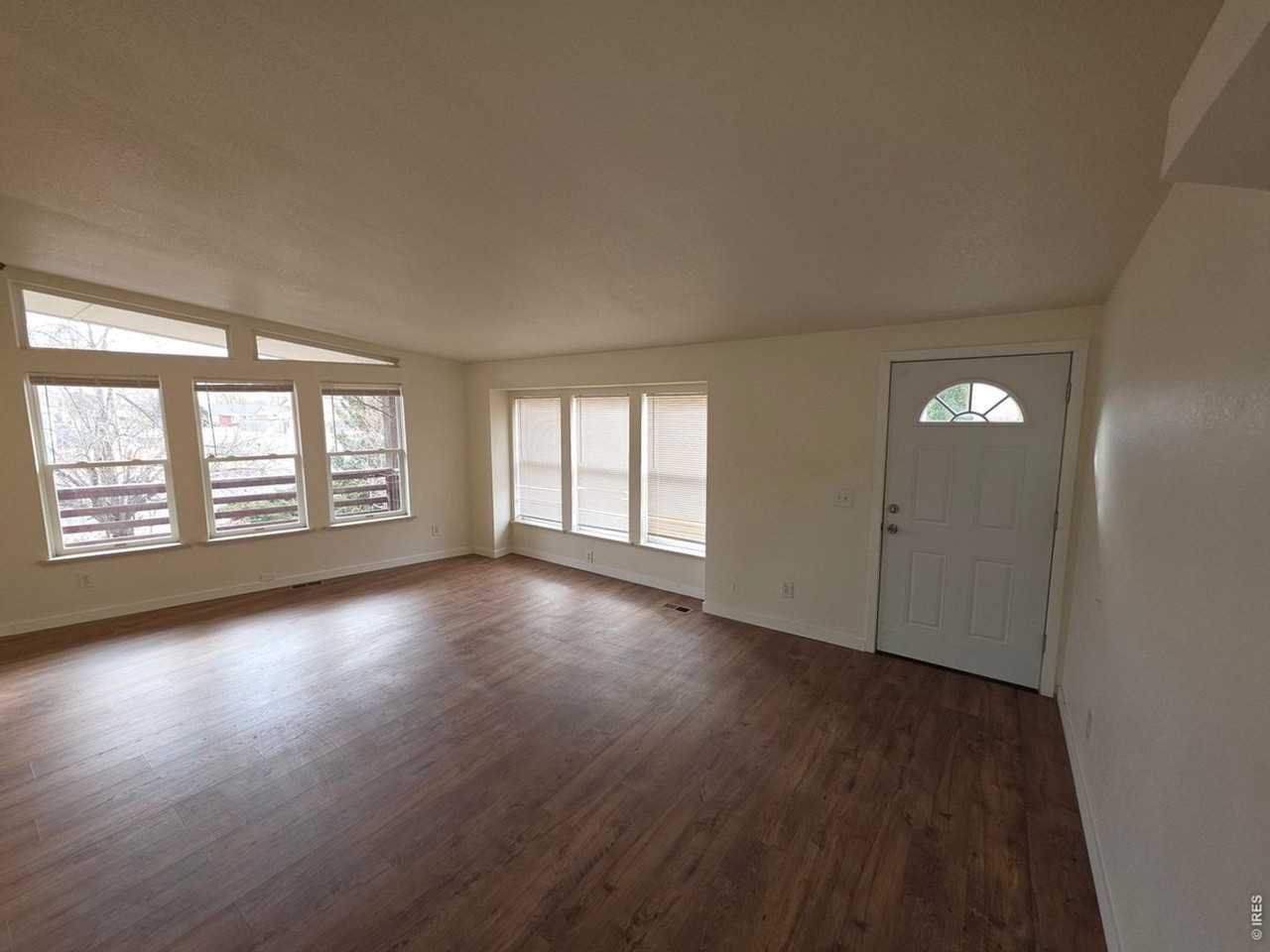 401 Gateway Ave - Photo 4 of 19