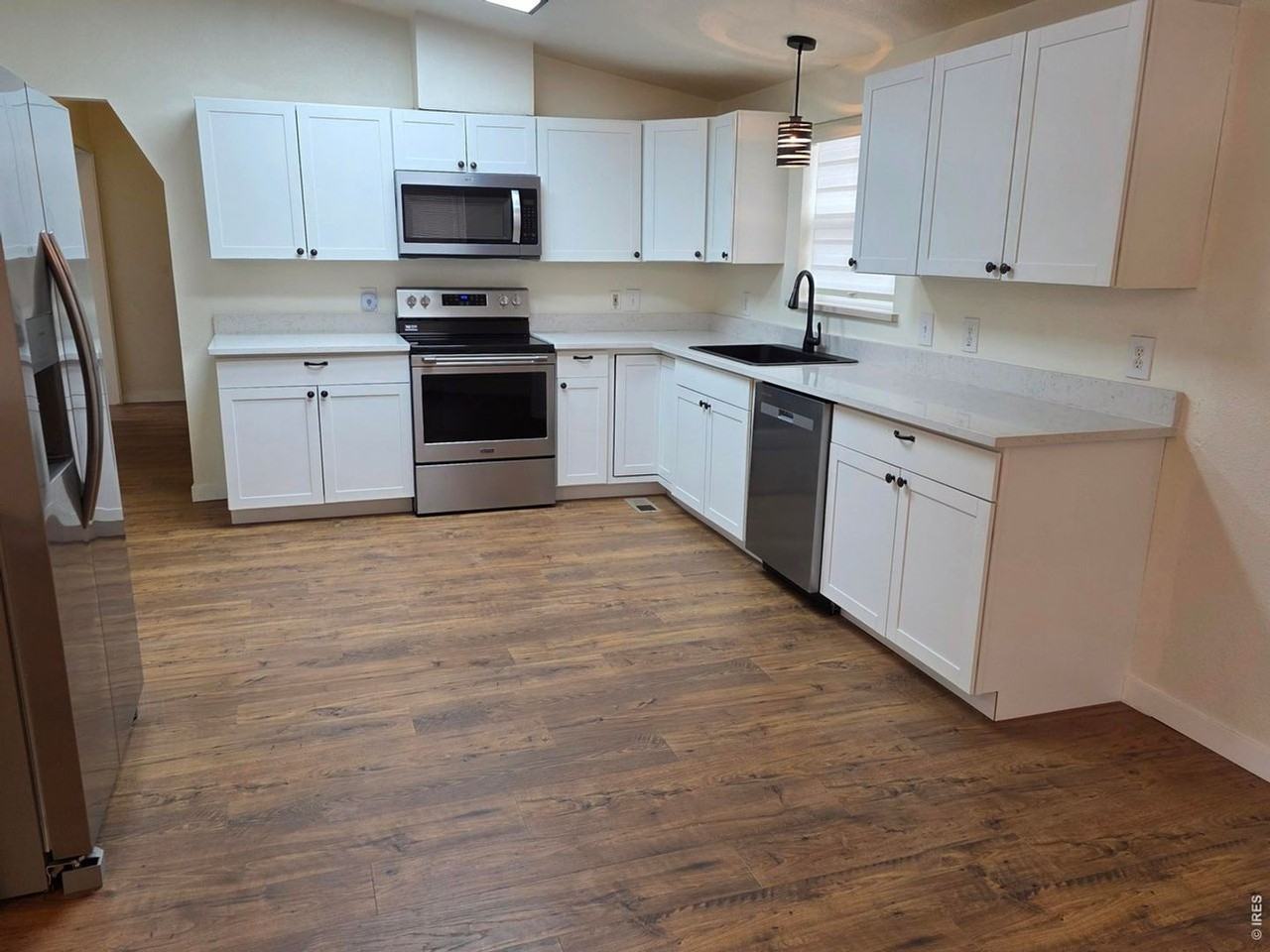 401 Gateway Ave - Photo 5 of 19