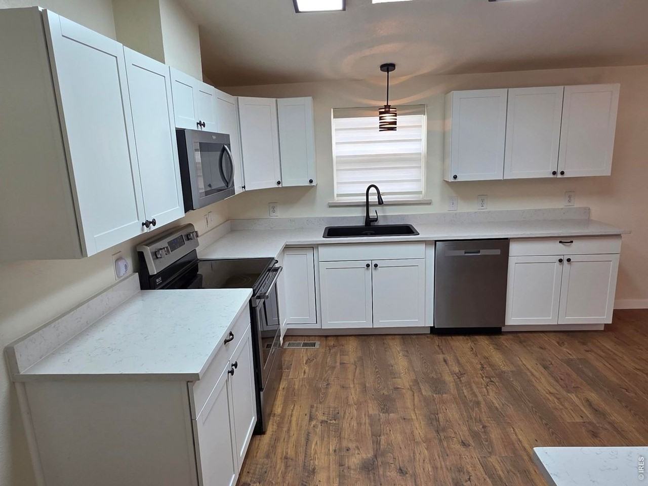 401 Gateway Ave - Photo 6 of 19