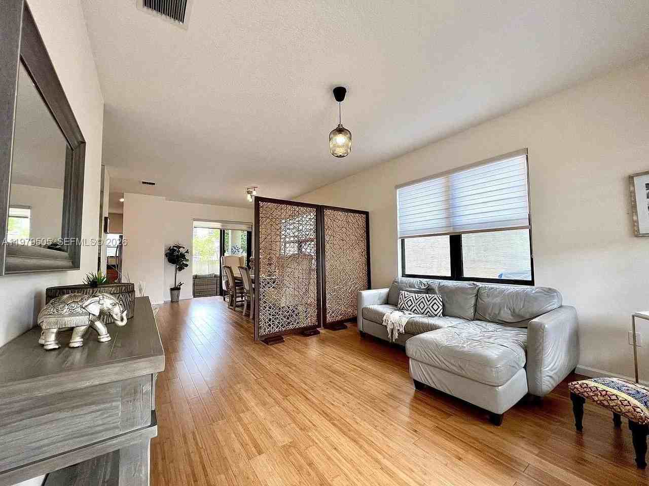 965 Ne 193rd Ter - Photo 4 of 16