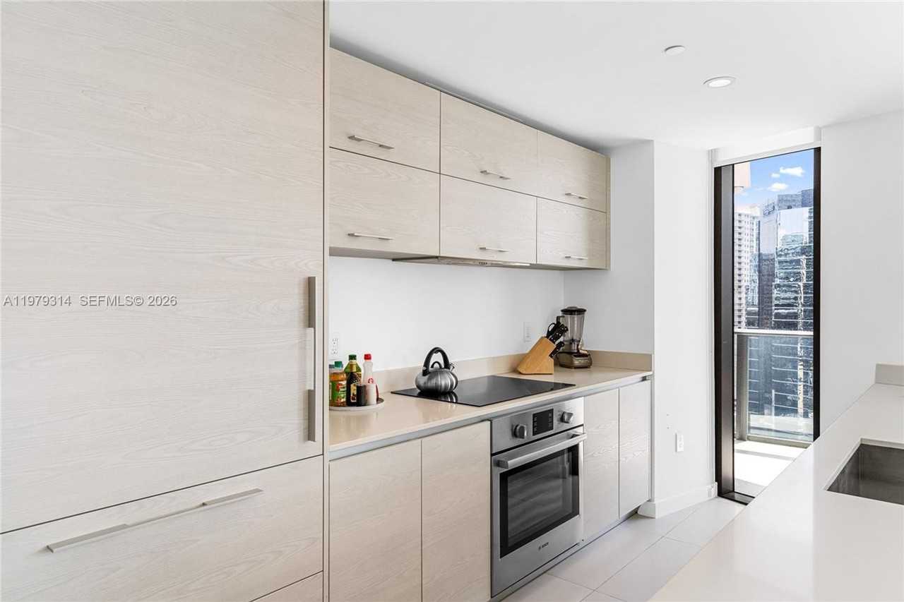 1300 S Miami Ave - Photo 2 of 20