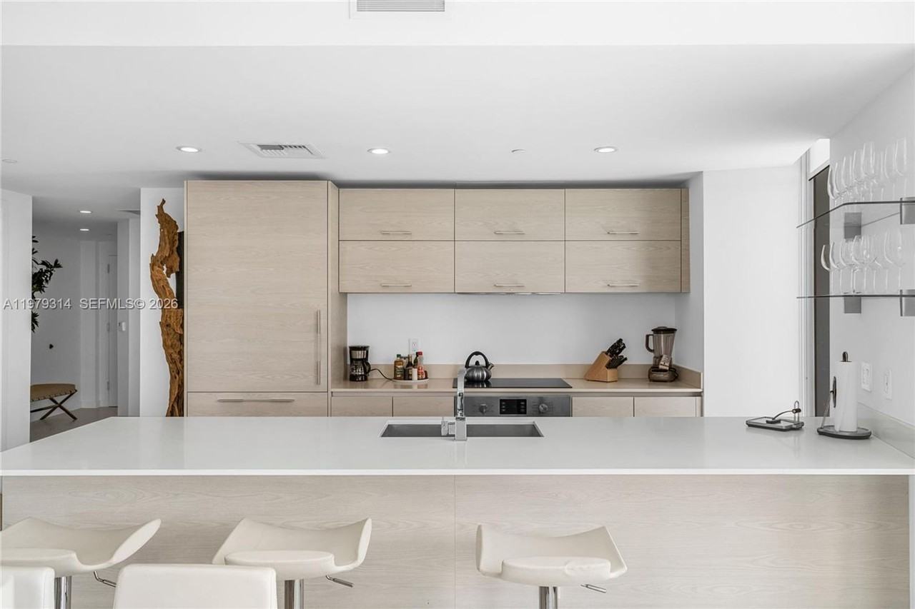 1300 S Miami Ave - Photo 3 of 20