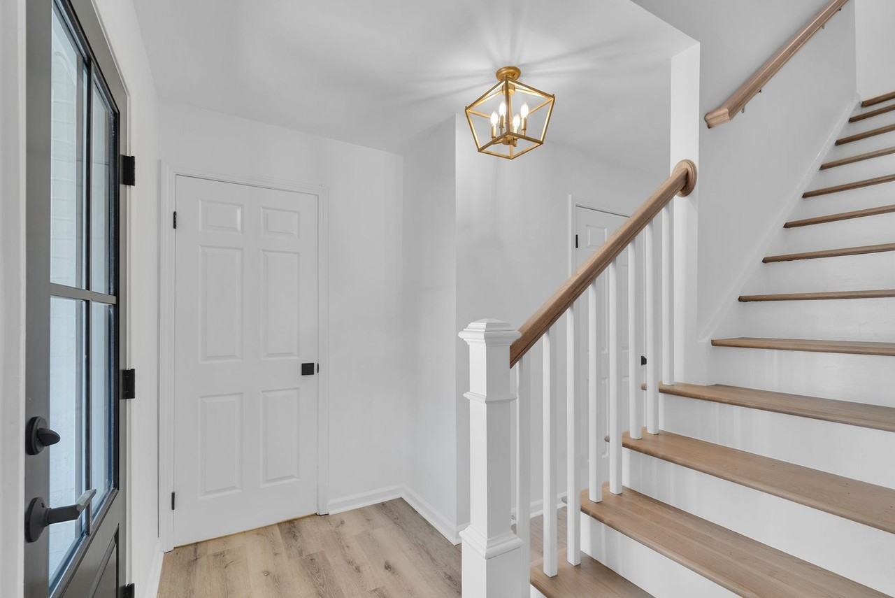 7404 Shadowlake Dr - Photo 3 of 39