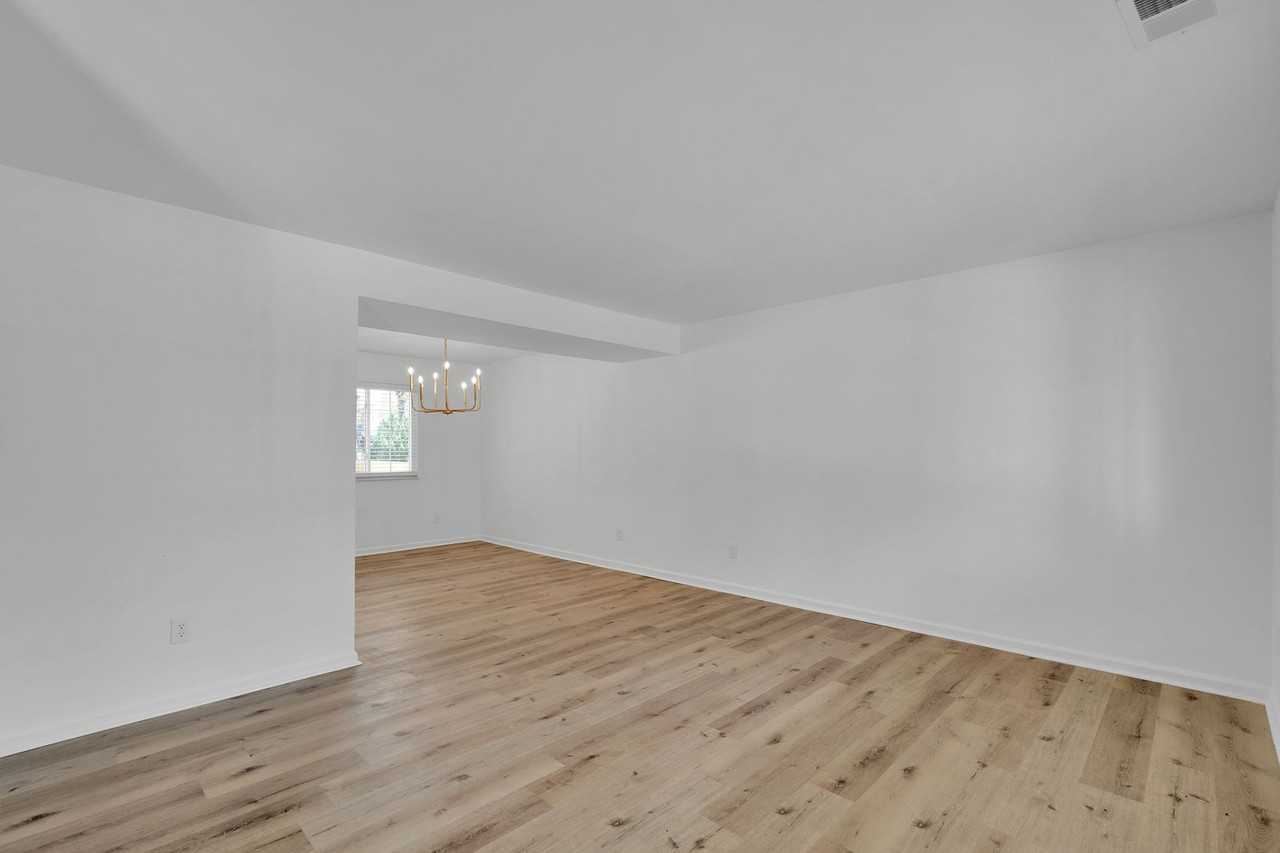 7404 Shadowlake Dr - Photo 4 of 39