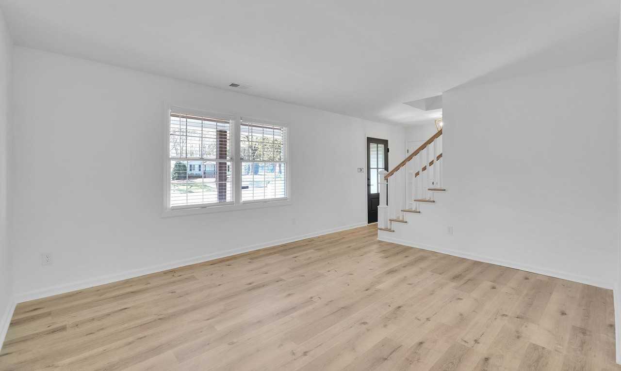 7404 Shadowlake Dr - Photo 6 of 39