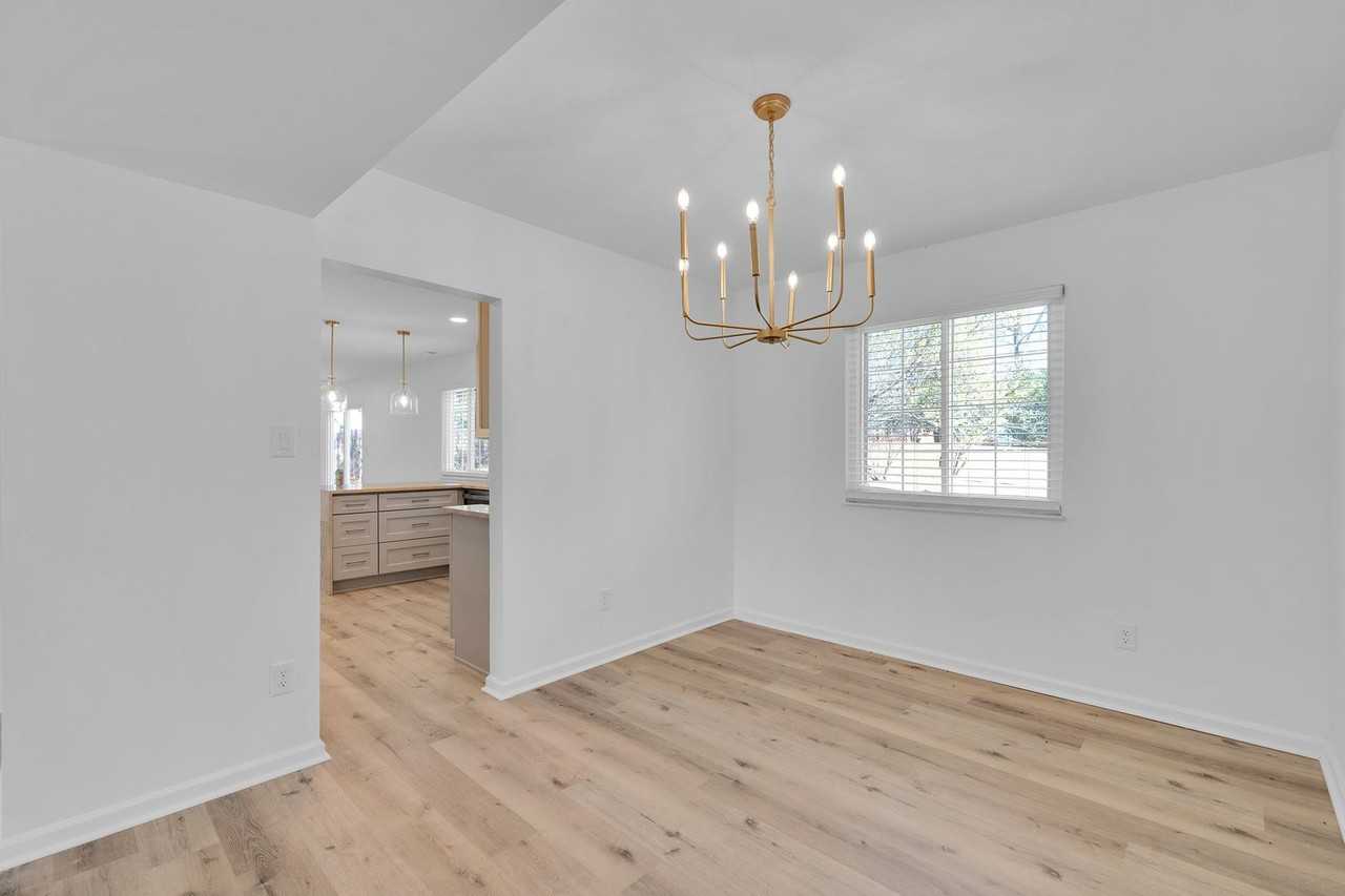 7404 Shadowlake Dr - Photo 7 of 39