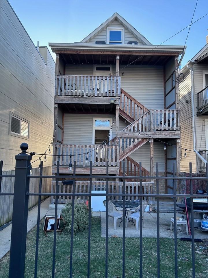 1819 N Washtenaw Ave - Photo 2 of 14