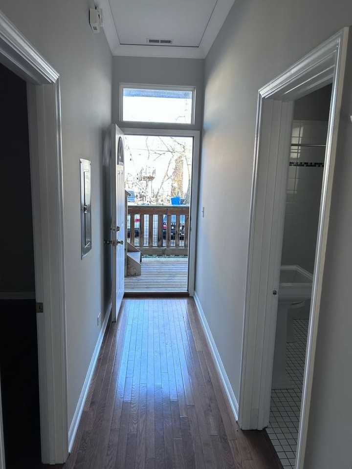 1819 N Washtenaw Ave - Photo 4 of 14