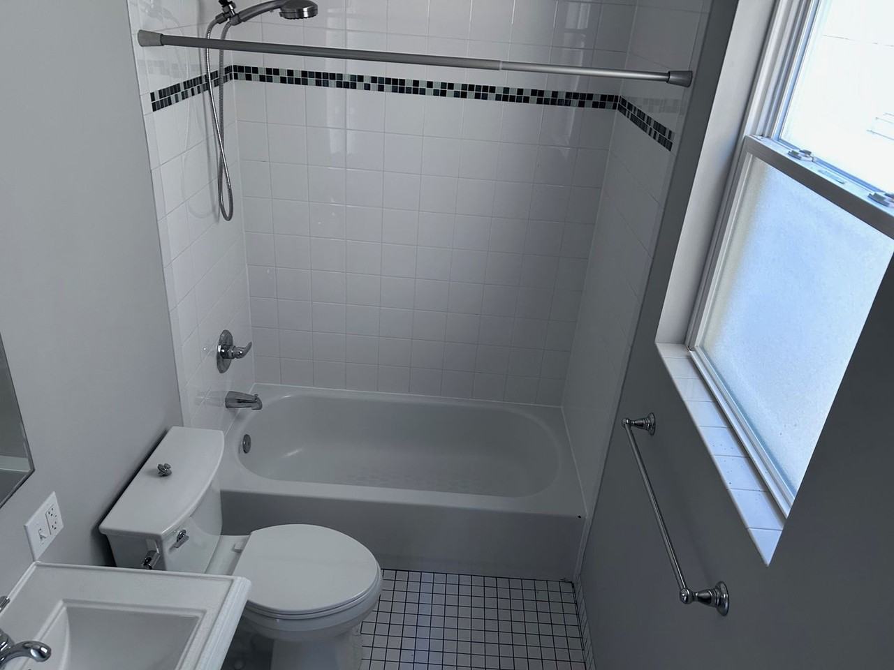 1819 N Washtenaw Ave - Photo 5 of 14