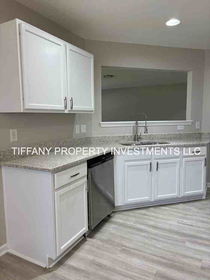 1435 Highfield Ct - Photo 5 of 24