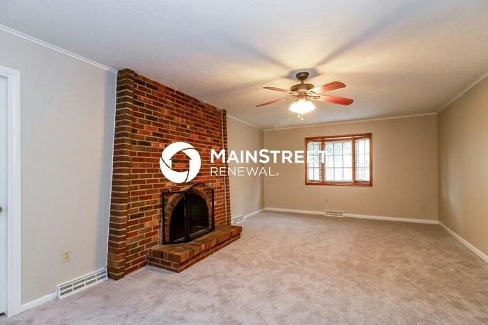 1815 Balsamridge Rd - Photo 4 of 17