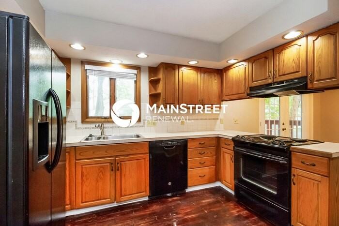 1815 Balsamridge Rd - Photo 6 of 17