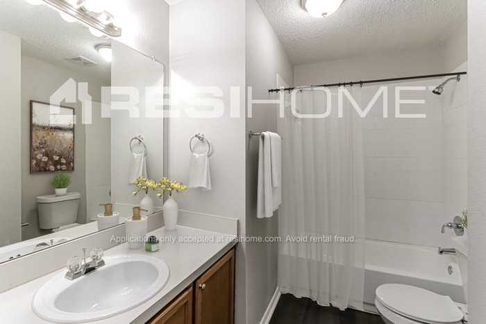 1924 Earnhardt Way - Photo 3 of 17