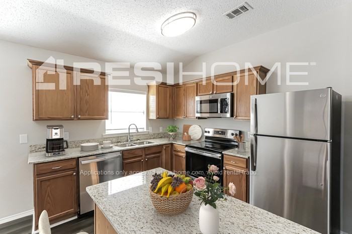 1924 Earnhardt Way - Photo 4 of 17