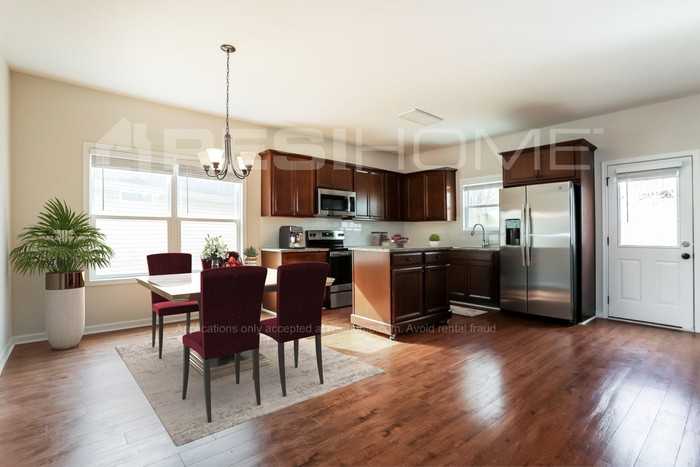68 Oakbrook Dr Sw - Photo 3 of 17