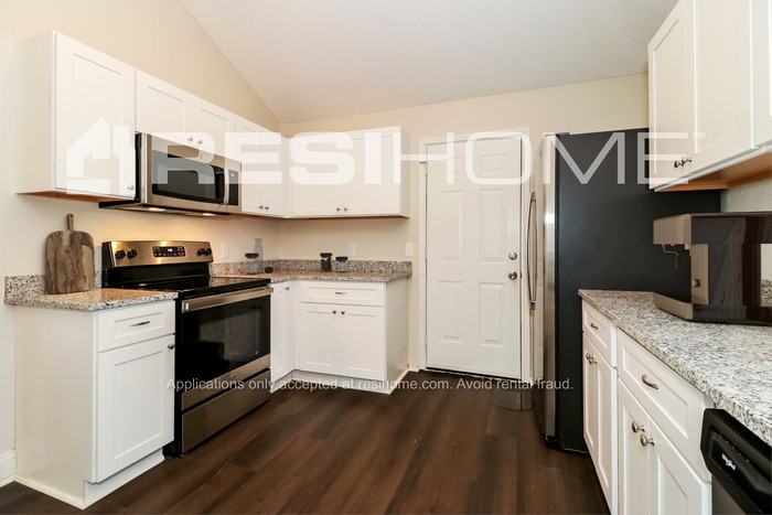 809 Ashmount Ln - Photo 3 of 21