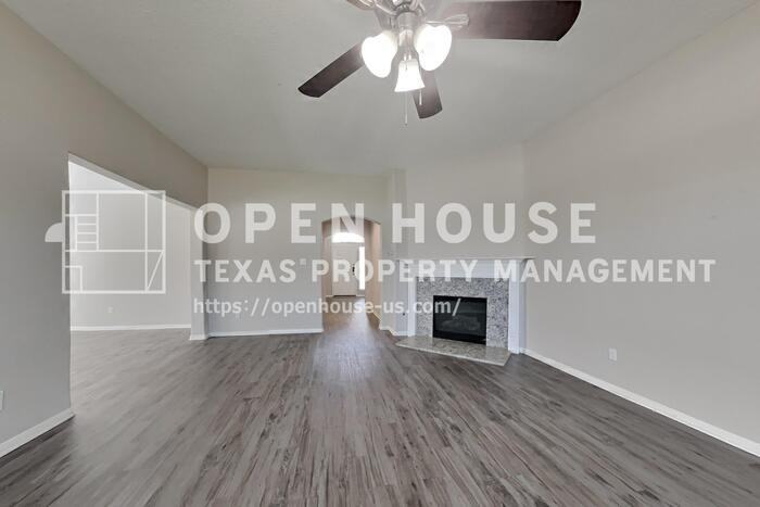 20502 Upper Green St - Photo 4 of 24