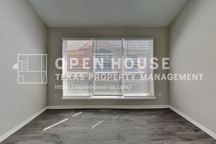 20502 Upper Green St - Photo 7 of 24