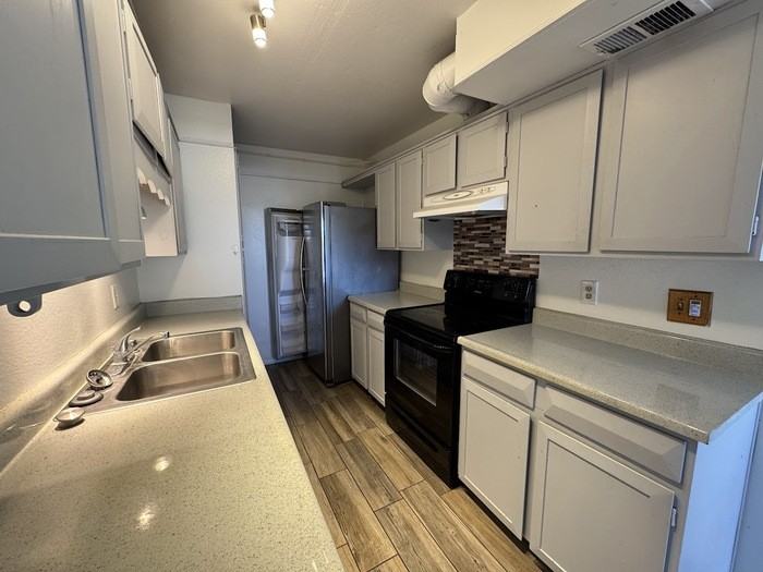 6078 W Golden Ln - Photo 5 of 15