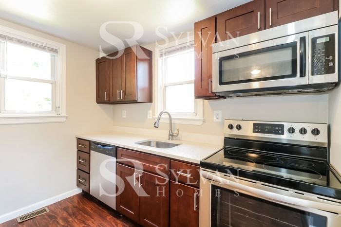 10024 Dolfield Rd - Photo 6 of 16