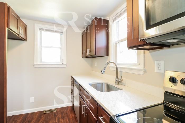 10024 Dolfield Rd - Photo 7 of 16