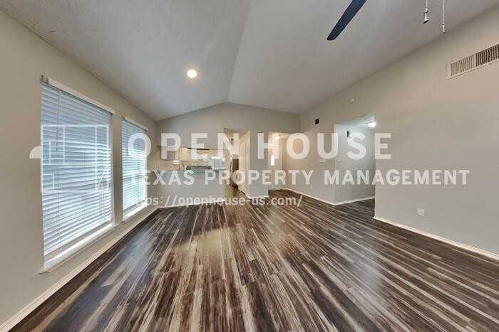 1127 Red Rock Canyon Dr - Photo 4 of 20