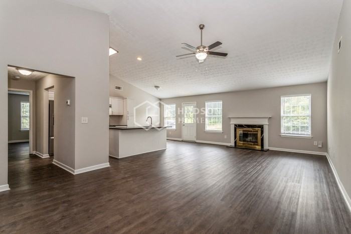 1145 Brighton Cove Trl - Photo 3 of 18