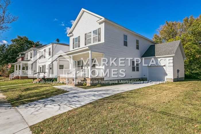 731 30th St - Photo 2 of 34