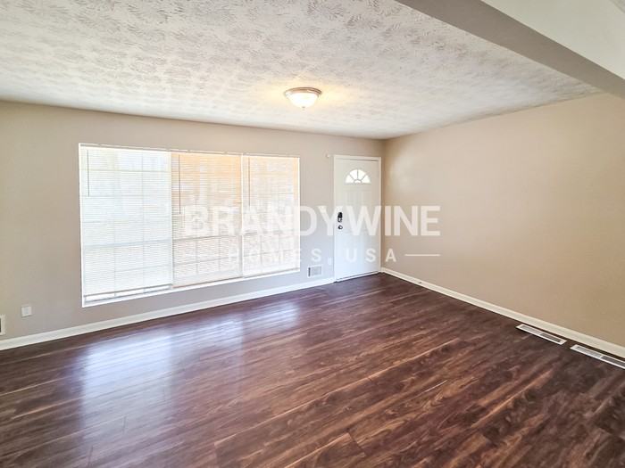 2164 Camp Ground Rd Sw - Photo 3 of 20