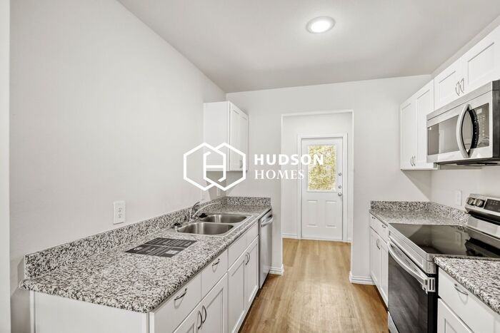 803 Roosevelt St - Photo 6 of 14