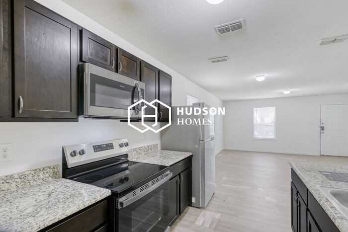 607 Texas St - Photo 4 of 14