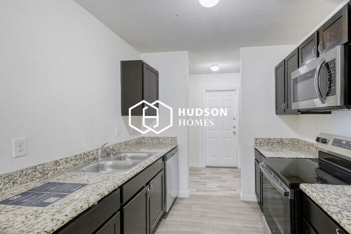607 Texas St - Photo 5 of 14