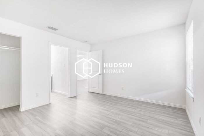 607 Texas St - Photo 7 of 14