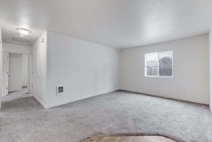 123 17th Ave #B - Photo 3 of 27