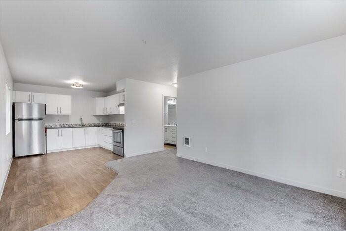 123 17th Ave #B - Photo 4 of 27