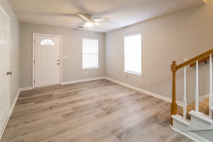 274 Hastings Dr - Photo 2 of 10