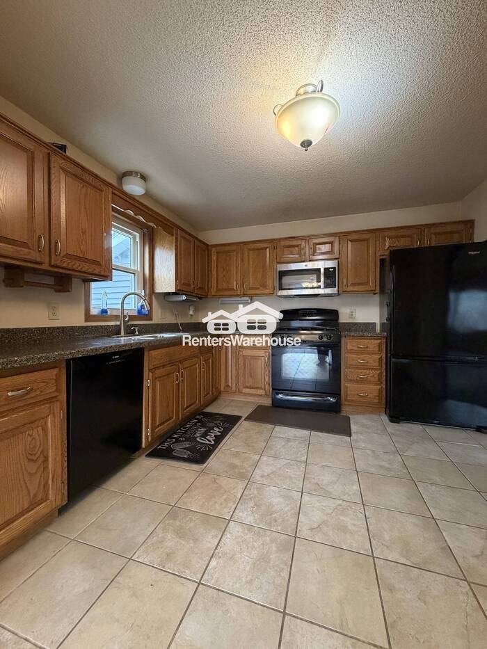 12252 Lily St Nw - Photo 3 of 29