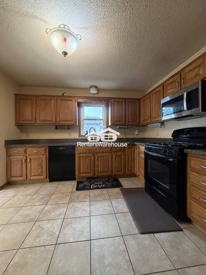 12252 Lily St Nw - Photo 4 of 29