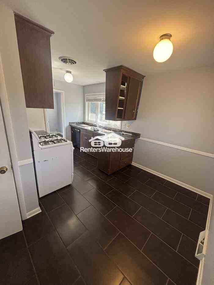 6238 Thomas Ave S - Photo 4 of 33