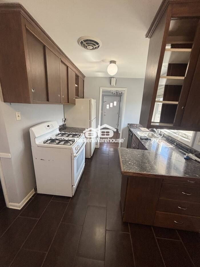 6238 Thomas Ave S - Photo 5 of 33
